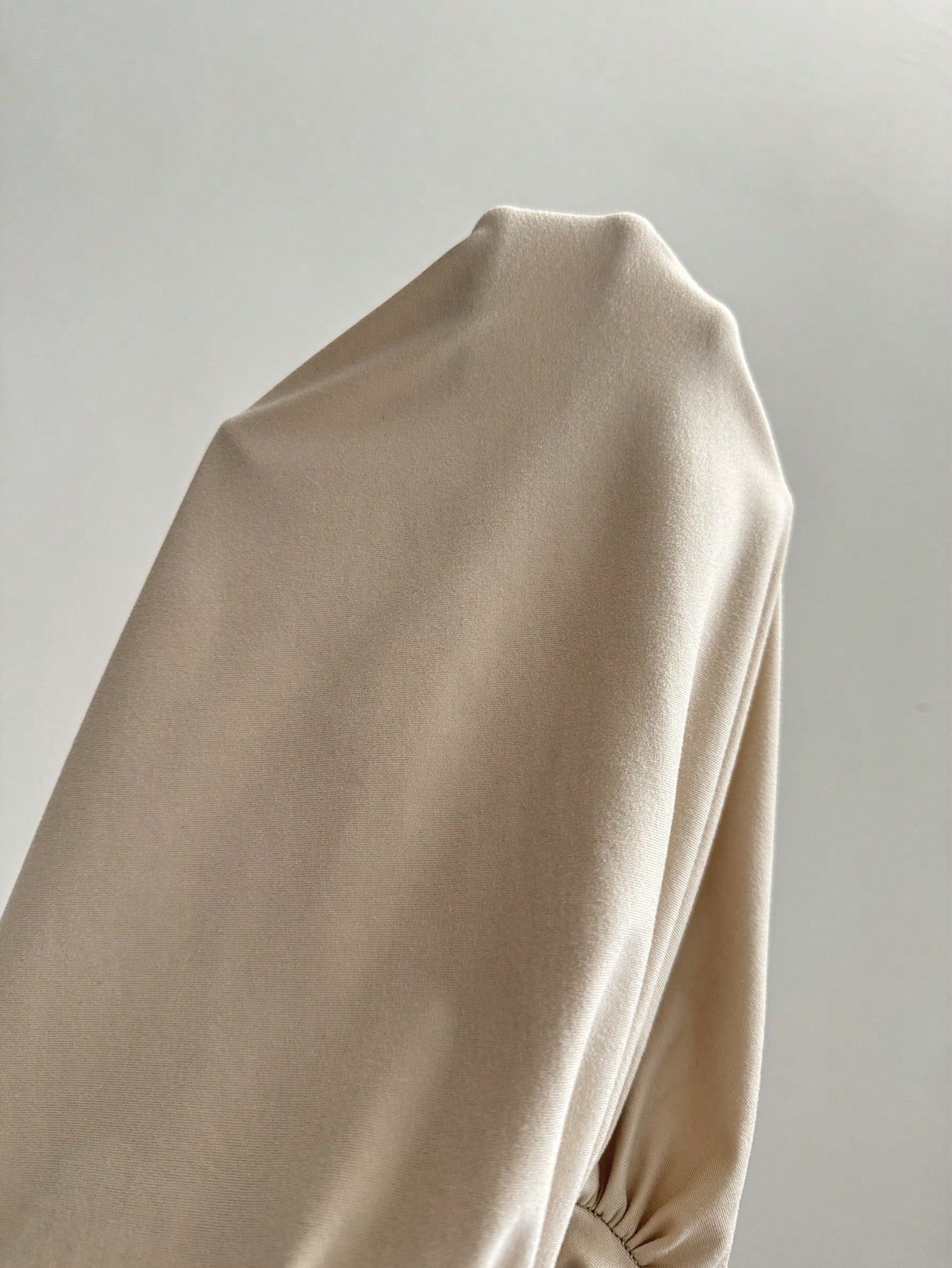 Vavabold Ruched Mock Neck Tee
